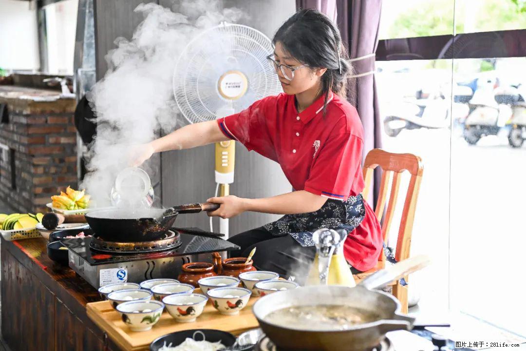 全网追的“扁担女孩”，找了一份暑假工，时薪12元 - 临沂生活资讯 - 临沂28生活网 linyi.28life.net